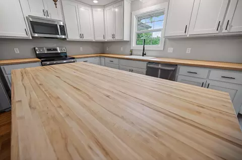 Kitchen - 142 Danalia Dr, Marshfield, MO 65706 photo 2 of 6