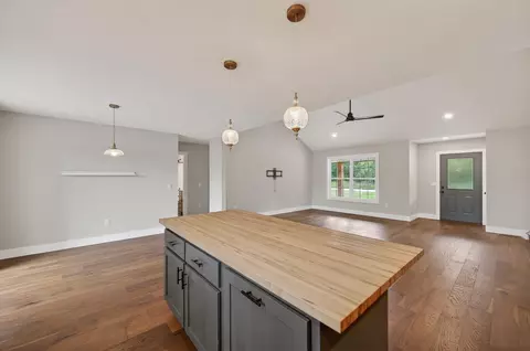 Entry Way - 142 Danalia Dr, Marshfield, MO 65706 photo 1 of 3