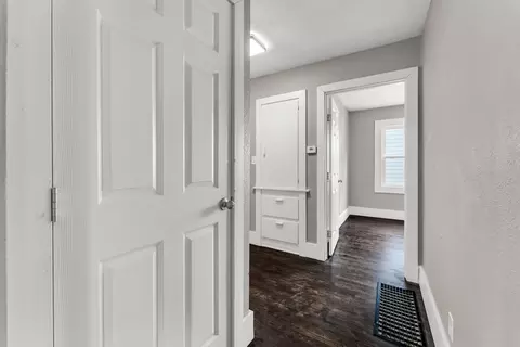 Entry Way - 926 S Weaver Ave, Springfield, MO 65806 photo 3 of 5
