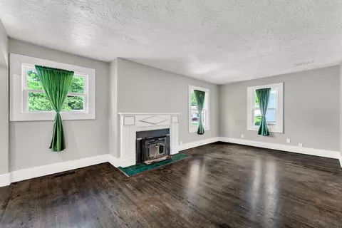 Living - 926 S Weaver Ave, Springfield, MO 65806 photo 3 of 5