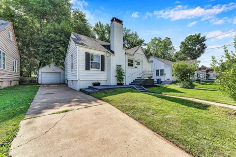 Exterior - 926 S Weaver Ave, Springfield, MO 65806 photo 3 of 9