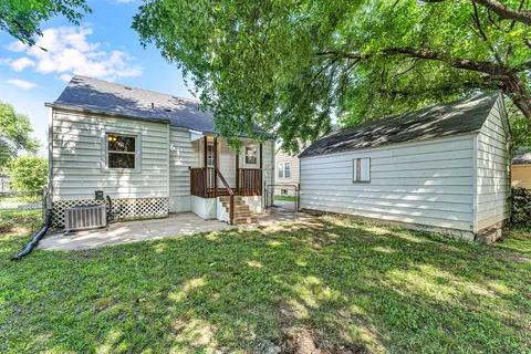 Exterior - 926 S Weaver Ave, Springfield, MO 65806 photo 6 of 9