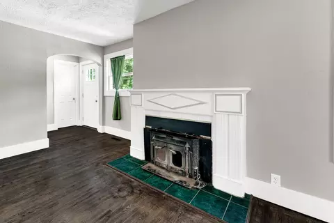 Living - 926 S Weaver Ave, Springfield, MO 65806 photo 1 of 5