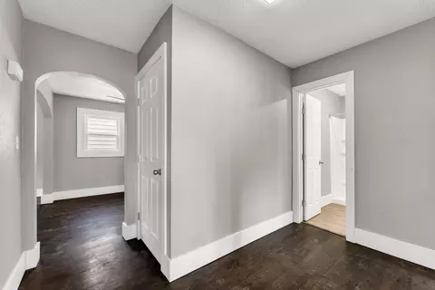 Entry Way - 926 S Weaver Ave, Springfield, MO 65806 photo 4 of 5