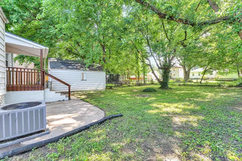 Exterior - 926 S Weaver Ave, Springfield, MO 65806 photo 7 of 9