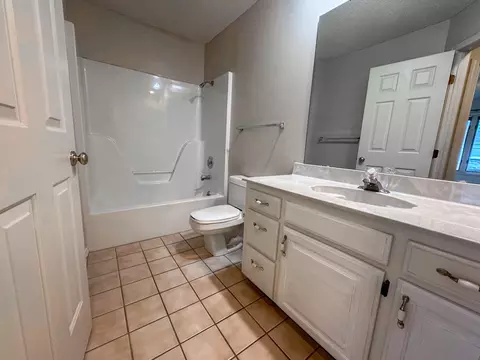 Bath - 4720 S Ash Ave, Springfield, MO 65804 photo 4 of 5
