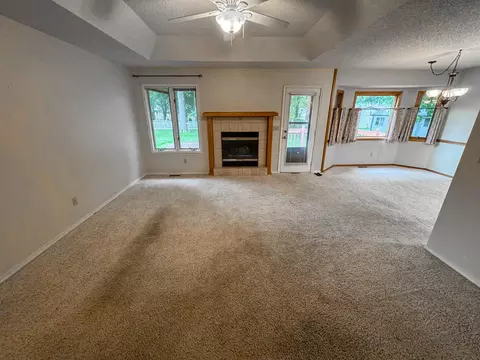 Living - 4720 S Ash Ave, Springfield, MO 65804 photo 4 of 5