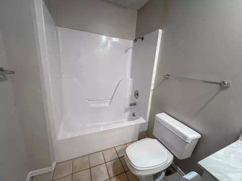 Bath - 4720 S Ash Ave, Springfield, MO 65804 photo 5 of 5