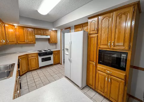 Kitchen - 4720 S Ash Ave, Springfield, MO 65804 photo 2 of 4