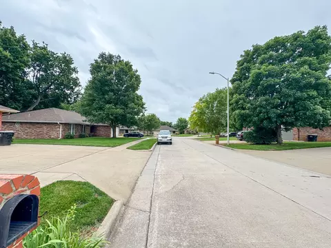 View/Area - 4720 S Ash Ave, Springfield, MO 65804 photo 1 of 2