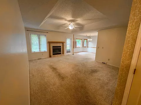 Living - 4720 S Ash Ave, Springfield, MO 65804 photo 3 of 5