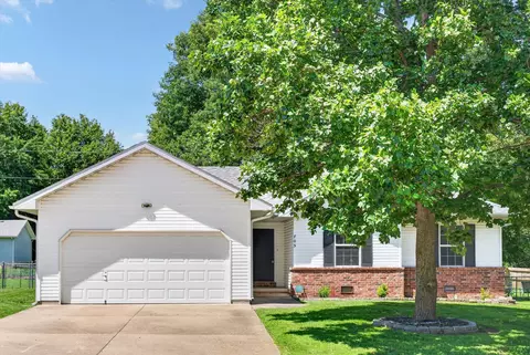 705 W Pearl St, Bolivar, MO 65613