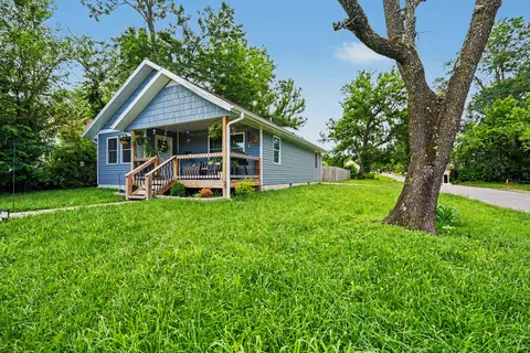 1038 W Thoman St, Springfield, MO 65803 photo 2