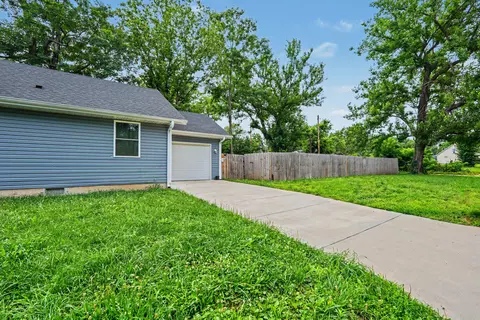 1038 W Thoman St, Springfield, MO 65803 photo 6