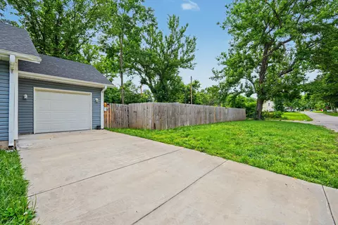 1038 W Thoman St, Springfield, MO 65803 photo 7