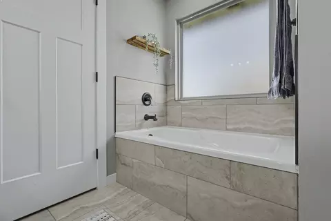 Bath - 4223 Tuscany Cir, Ozark, MO 65721 photo 4 of 8