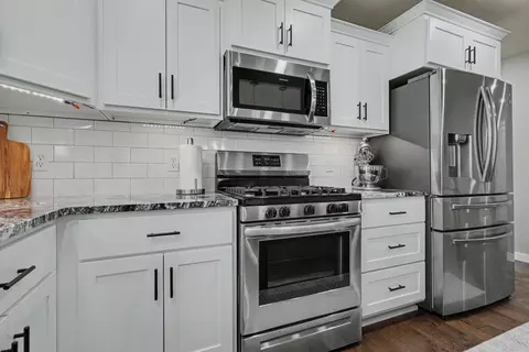 Kitchen - 4223 Tuscany Cir, Ozark, MO 65721 photo 3 of 4