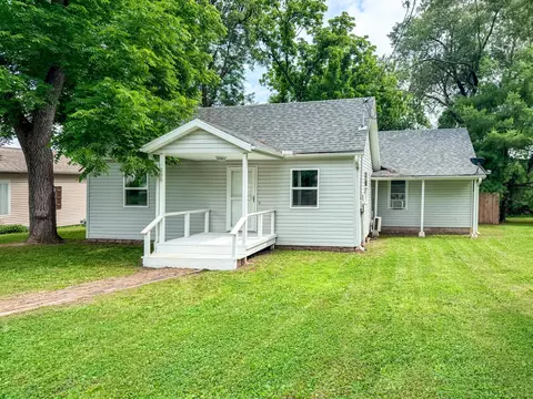 205 W 5th St, Pineville, MO 64856