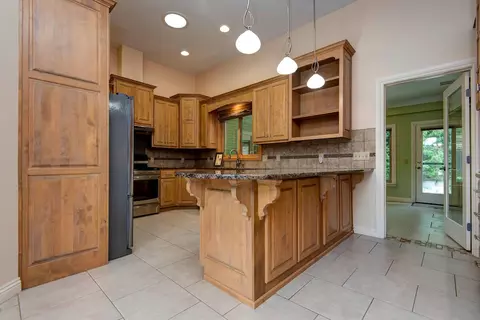Kitchen - 3135 E Topping Cir, Springfield, MO 65804 photo 1 of 6