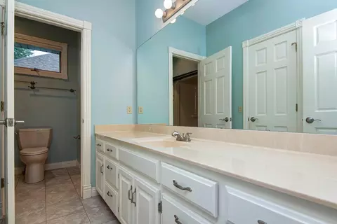 Bath - 3135 E Topping Cir, Springfield, MO 65804 photo 9 of 9