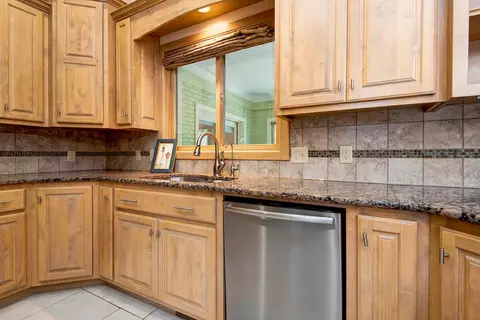 Kitchen - 3135 E Topping Cir, Springfield, MO 65804 photo 3 of 6