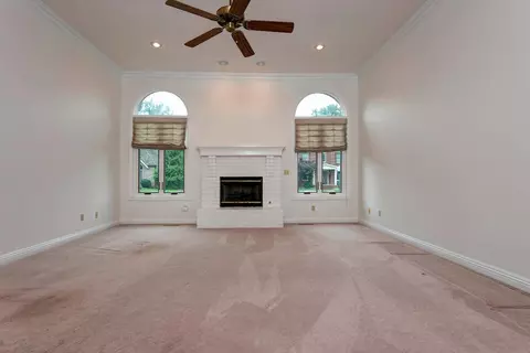 Living - 3135 E Topping Cir, Springfield, MO 65804 photo 2 of 2