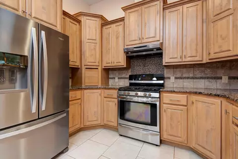 Kitchen - 3135 E Topping Cir, Springfield, MO 65804 photo 5 of 6