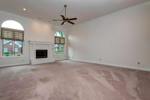Living - 3135 E Topping Cir, Springfield, MO 65804 photo 1 of 2
