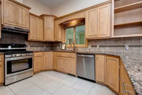 Kitchen - 3135 E Topping Cir, Springfield, MO 65804 photo 2 of 6