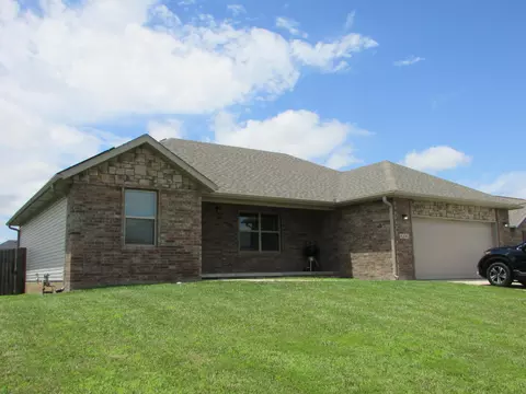 1202 Aundria Ave, Monett, MO 65708