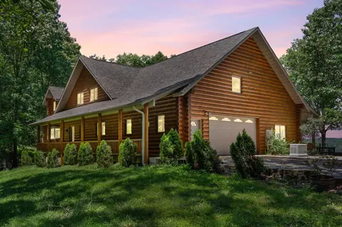 37 Wild Horse Ln, Galena, MO 65656