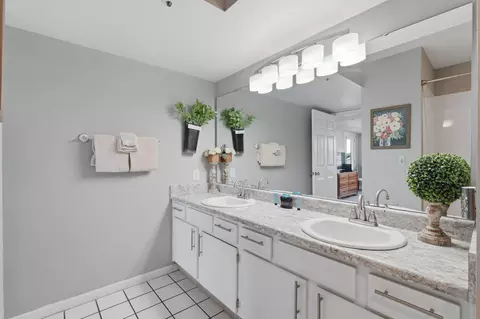 Bath - 123 Bunker Ridge Dr #12, Branson, MO 65616 photo 1 of 5