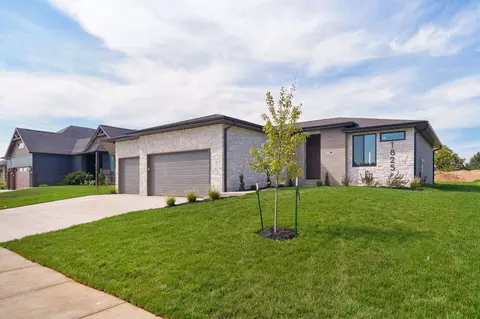 Exterior - 1825 E Skyline Ave, Ozark, MO 65721 photo 2 of 8