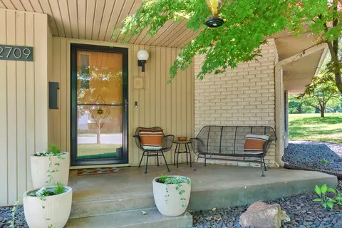 Exterior - 2709 S Glendale Ave, Springfield, MO 65804 photo 4 of 13