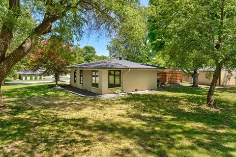 Exterior - 2709 S Glendale Ave, Springfield, MO 65804 photo 6 of 13