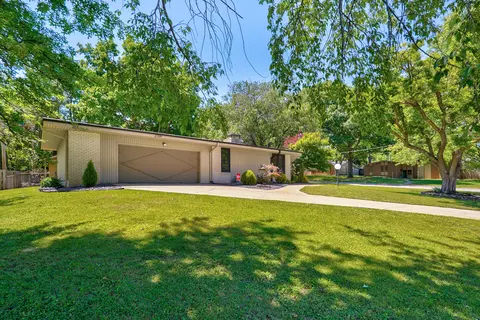 Exterior - 2709 S Glendale Ave, Springfield, MO 65804 photo 12 of 13