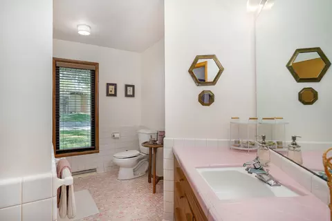 Bath - 2709 S Glendale Ave, Springfield, MO 65804 photo 3 of 6