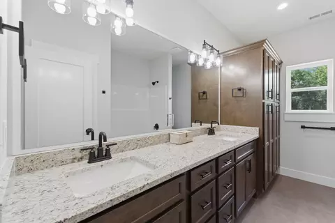 Bath - 5341 S Dayton Ave, Springfield, MO 65810 photo 5 of 5