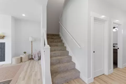 Entry Way - 5341 S Dayton Ave, Springfield, MO 65810 photo 2 of 4