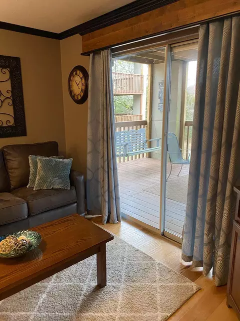 Living - 2 Woodpecker Ln #1, Branson, MO 65616 photo 2 of 3
