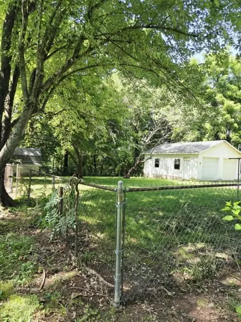 Exterior - 1007 Washington Ave, Crane, MO 65633 photo 3 of 7