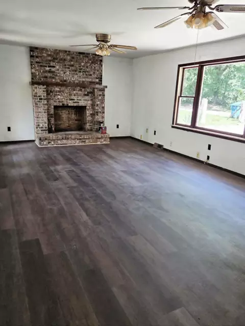 Living - 1007 Washington Ave, Crane, MO 65633 photo 2 of 3