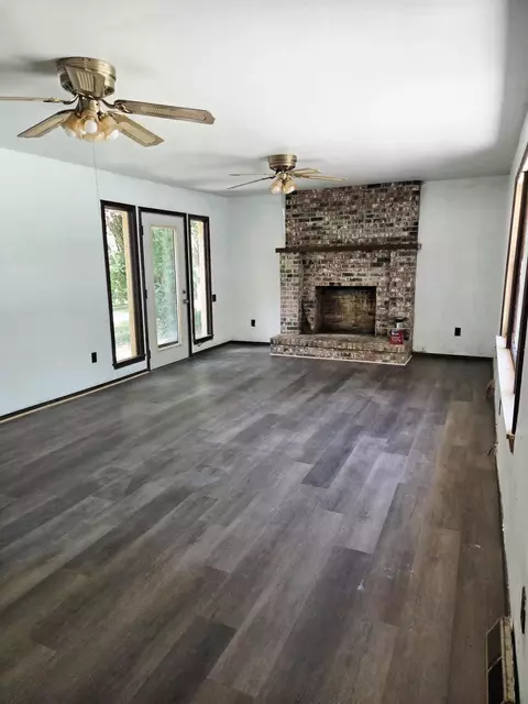 Living - 1007 Washington Ave, Crane, MO 65633 photo 1 of 3