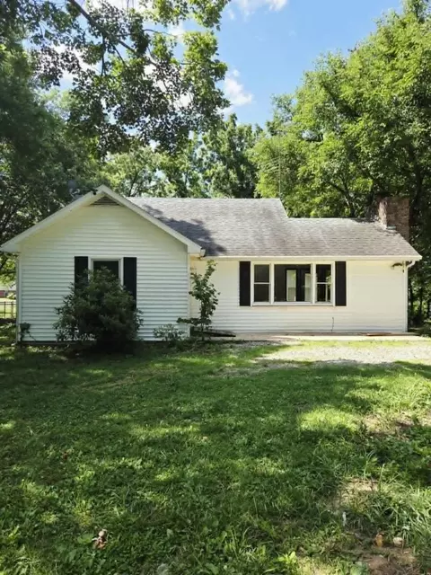 Exterior - 1007 Washington Ave, Crane, MO 65633 photo 2 of 7