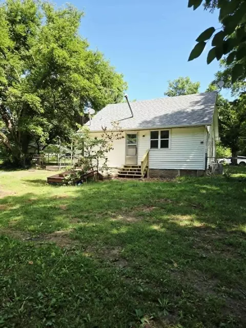 Exterior - 1007 Washington Ave, Crane, MO 65633 photo 4 of 7