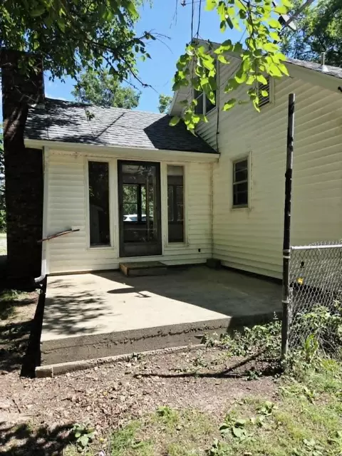 Exterior - 1007 Washington Ave, Crane, MO 65633 photo 5 of 7