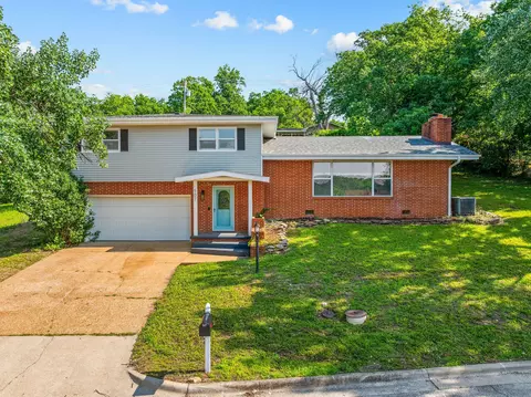 507 W Hensley St, Branson, MO 65616
