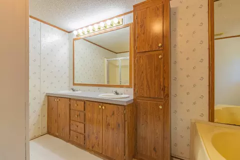Bath - 22532 Packer Dr #2, Shell Knob, MO 65747 photo 1 of 4