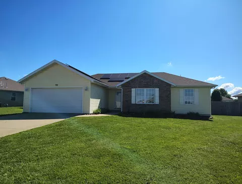 755 Woodlawn St, Marshfield, MO 65706