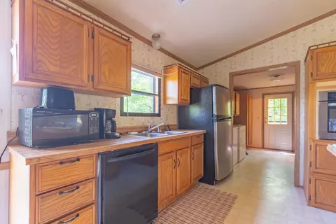 Kitchen - 22532 Packer Dr #3, Shell Knob, MO 65747 photo 2 of 2